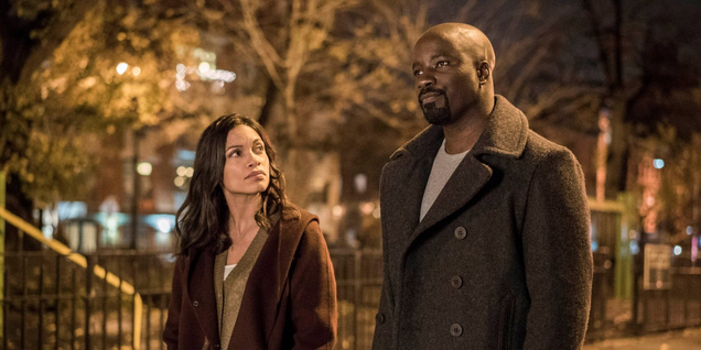 Claire (Rosario Dawson) and Luke Cage (Mike Colter) (Netflix)